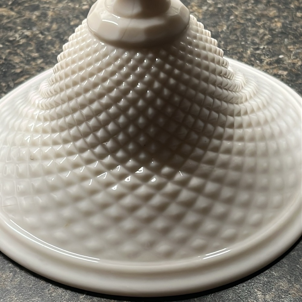 Vtg Milk Glass, Pedestal Bowl, Wedding Decor Desert Bowl, Fruit Bowl, candy dish - Picture 6 of 11